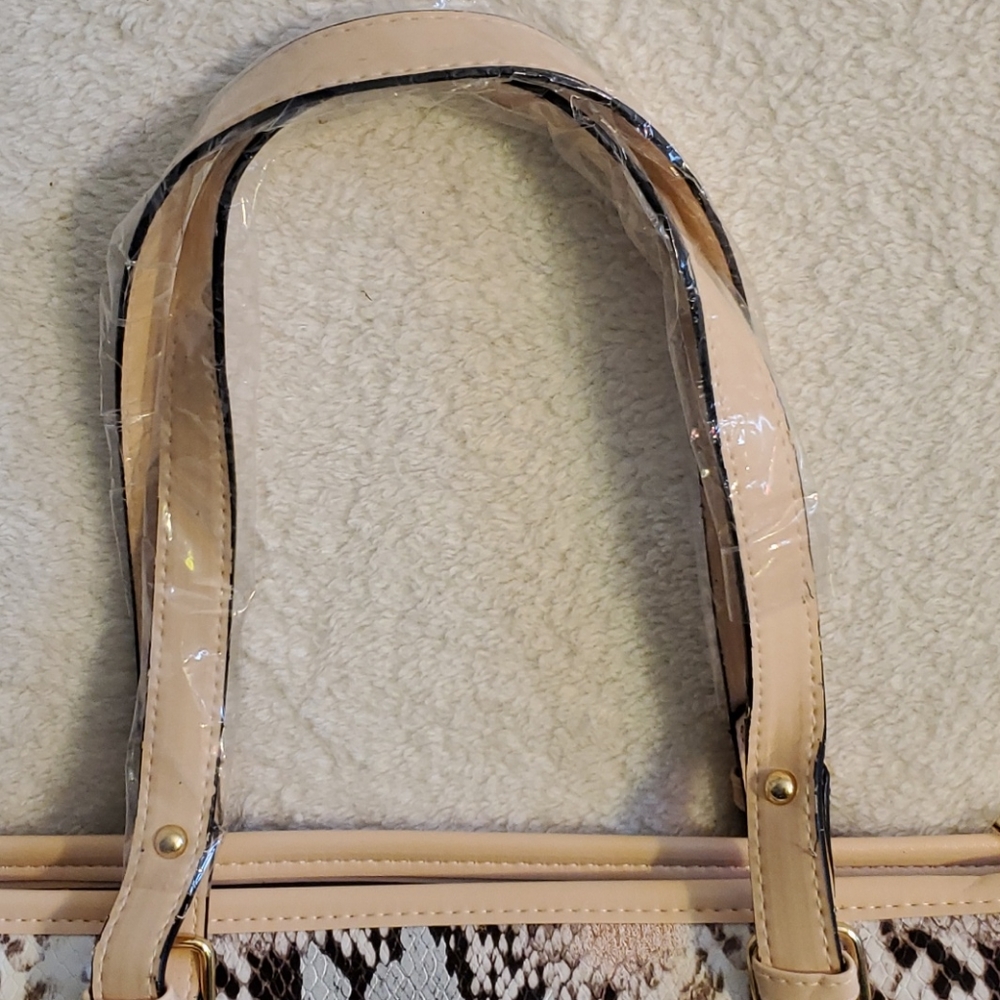 NWT Faux Snakeskin Tote . LG Handbag - Picture 3 of 16